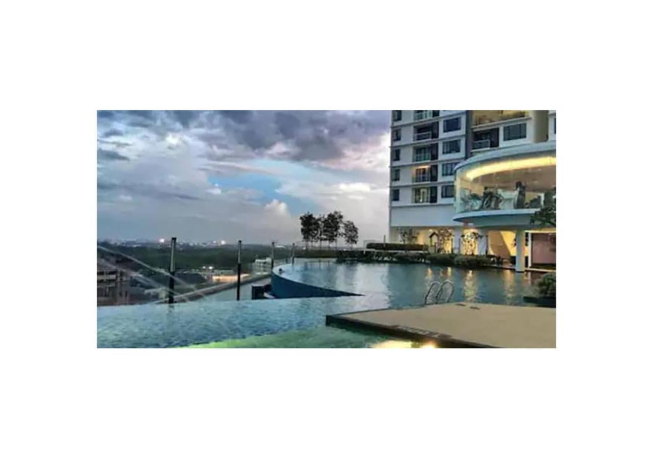 Romance Full House Three Premier Suite Butterworth Exterior photo